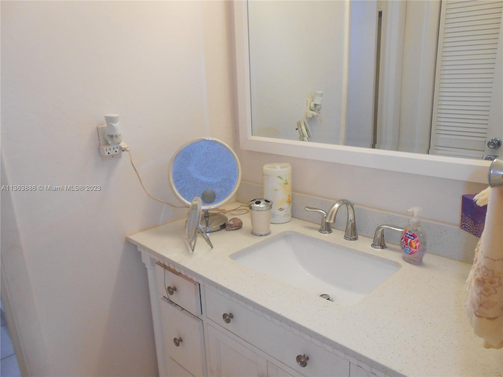HARBOUR CLUB VILLAS CONDO - Residential