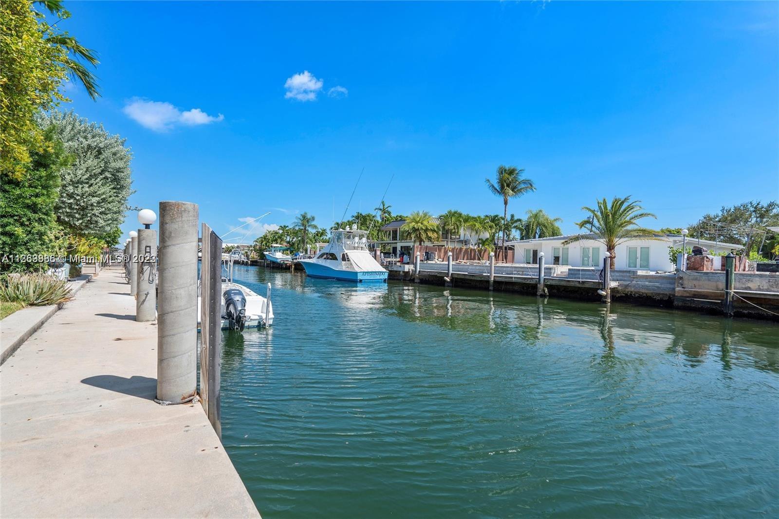 HARBOUR CLUB VILLAS CONDO - Residential