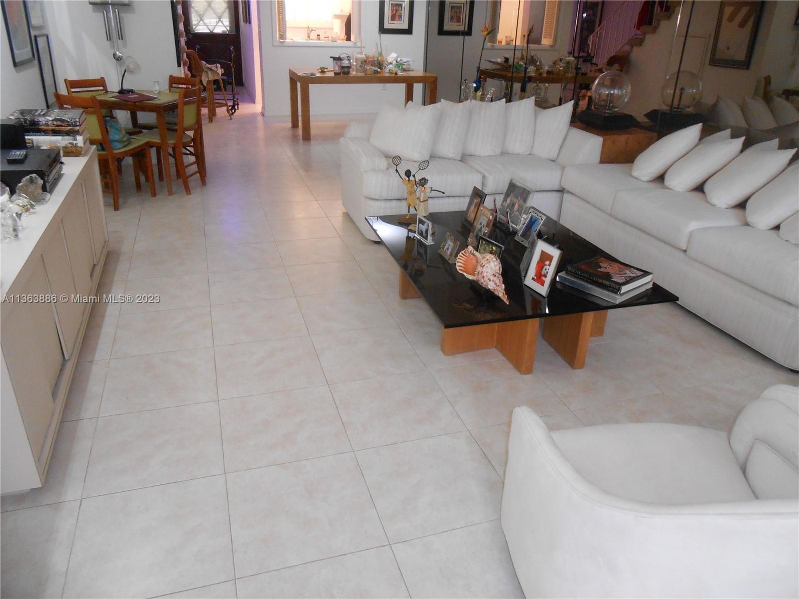 HARBOUR CLUB VILLAS CONDO - Residential
