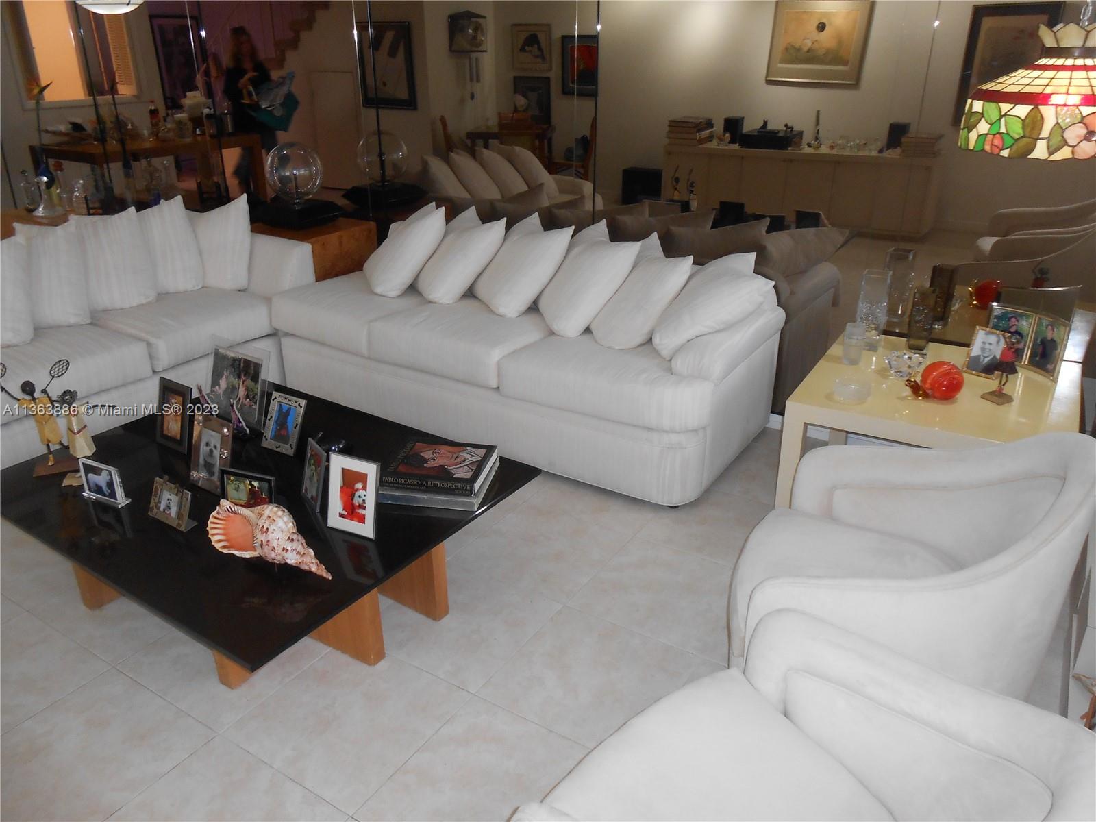 HARBOUR CLUB VILLAS CONDO - Residential