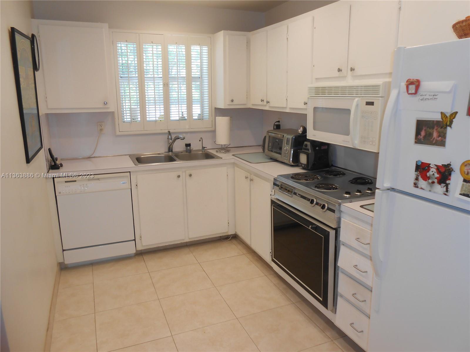 HARBOUR CLUB VILLAS CONDO - Residential