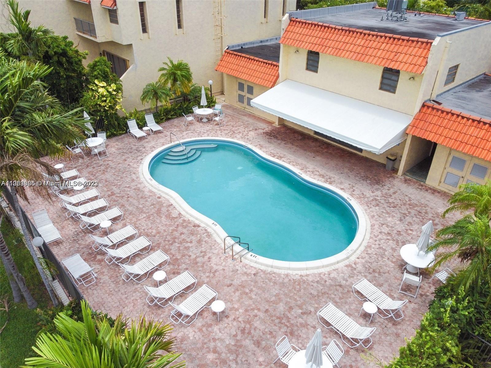 HARBOUR CLUB VILLAS CONDO - Residential