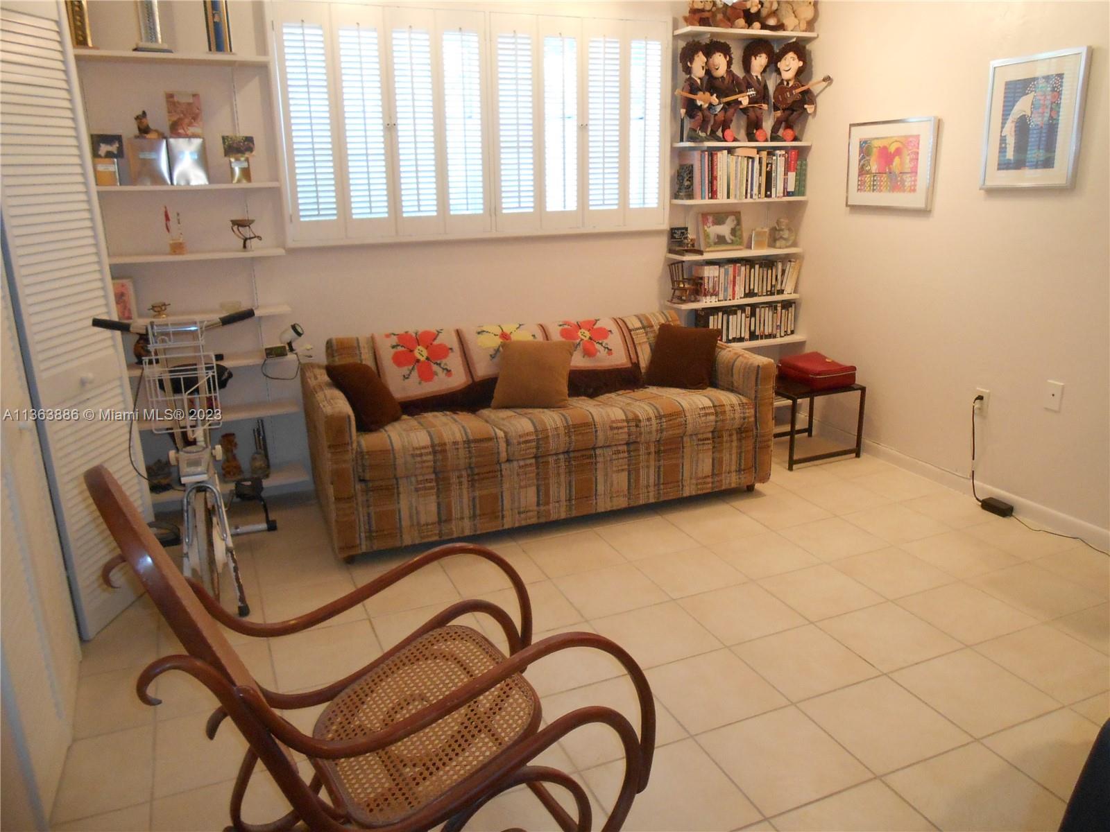 HARBOUR CLUB VILLAS CONDO - Residential