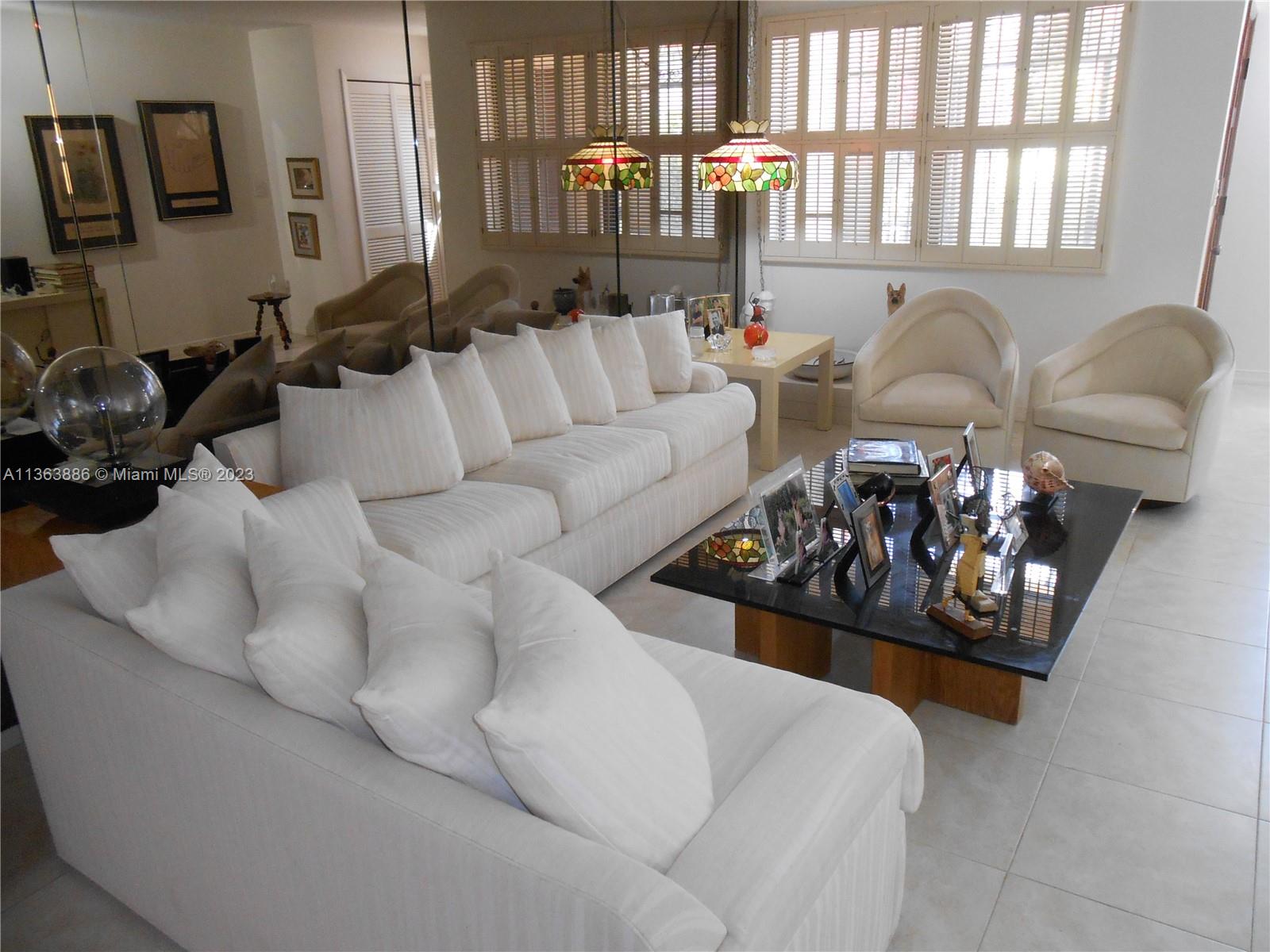 HARBOUR CLUB VILLAS CONDO - Residential