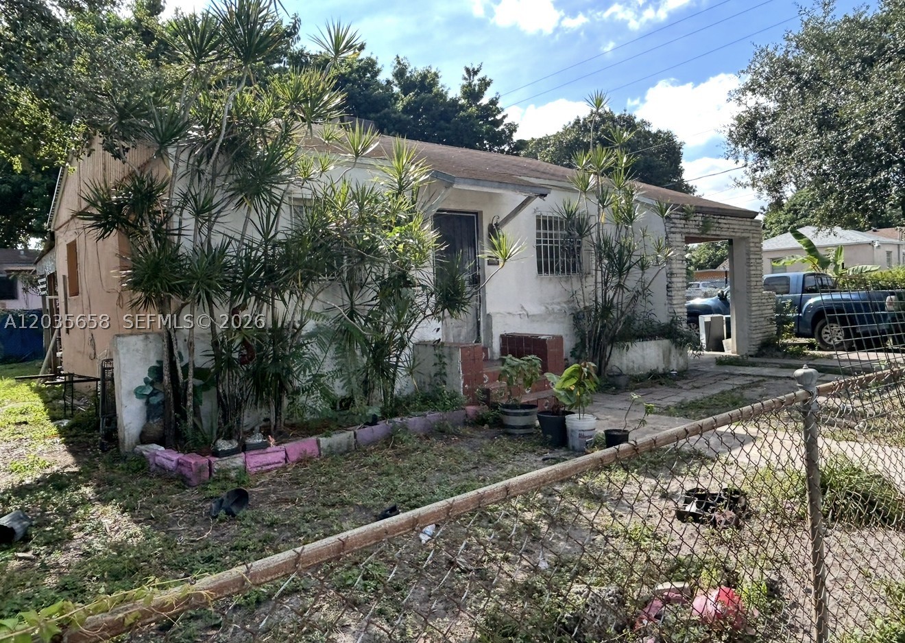 Ideal for real estate investors or long-term landlords, this property requires renovation but offers significant potential for value enhancement. The expansive lot, ample yard space, and detached structure provide additional flexibility for future improvements. Located in a rapidly developing area with strong rental demand, it presents a compelling opportunity to customize and optimize returns.