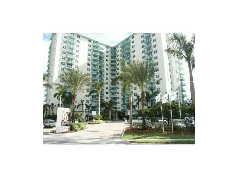 RESIDENCES ON HOLLYWOOD B - Residential Lease