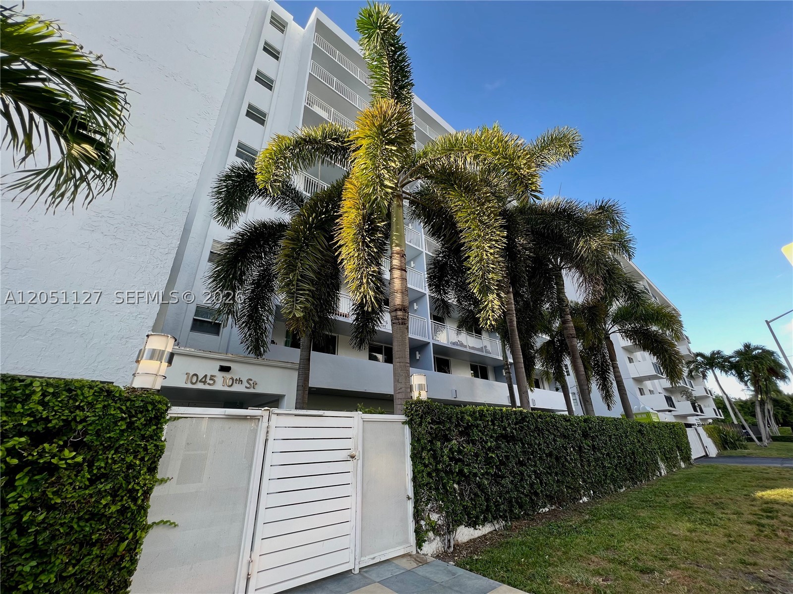 THE PARK GARDENS CONDO - Residential Lease