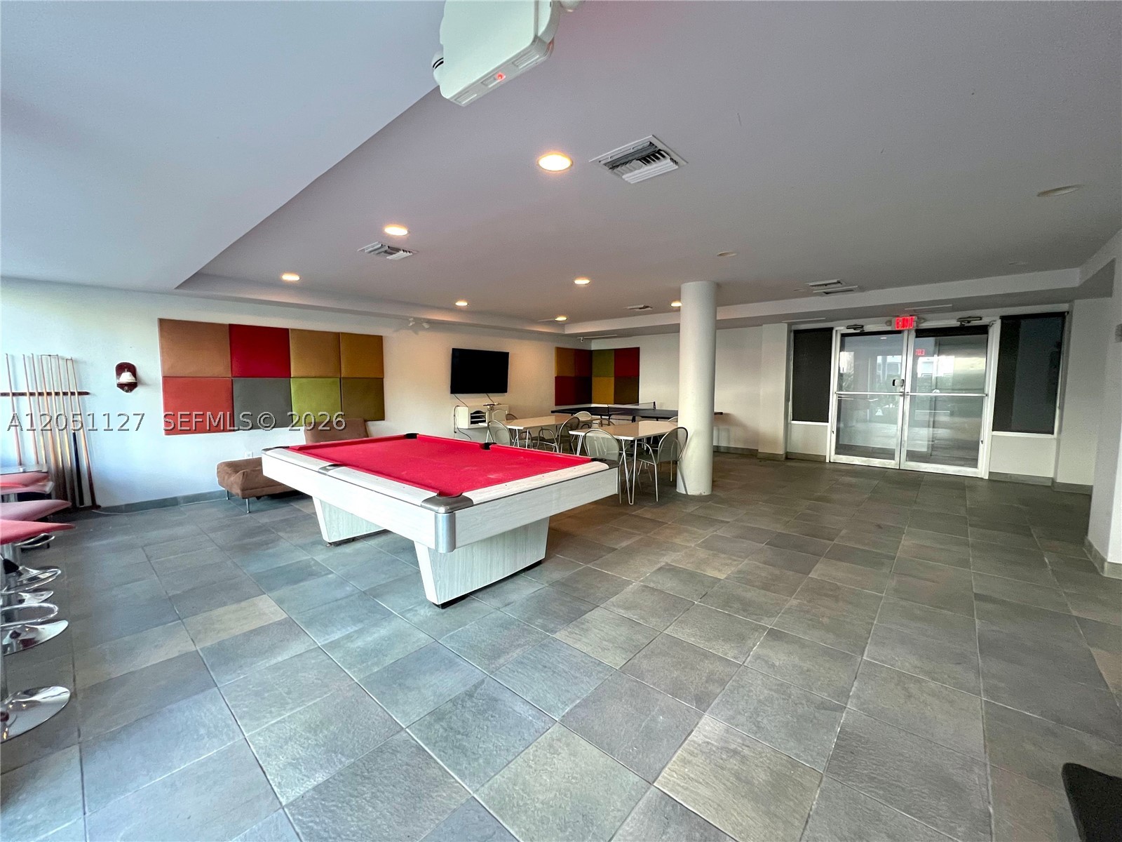THE PARK GARDENS CONDO - Residential Lease