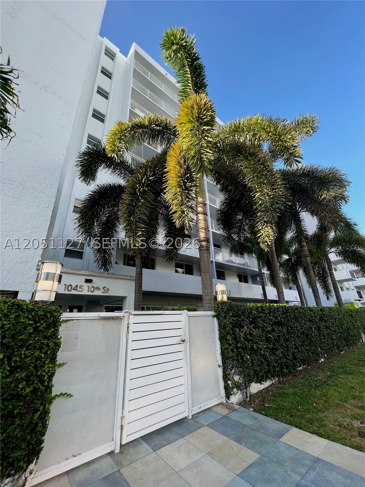 THE PARK GARDENS CONDO - Residential Lease