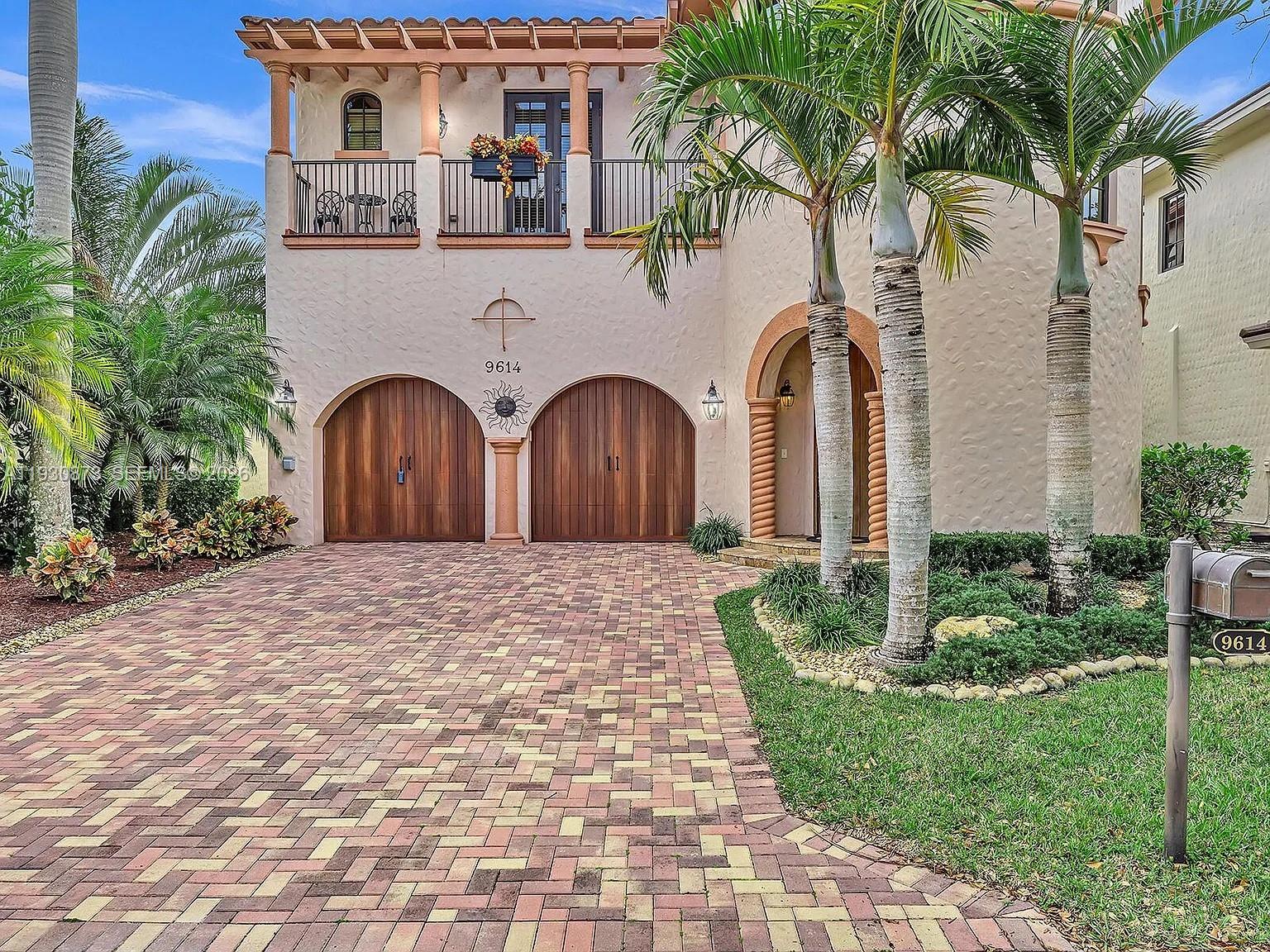 PARKLAND GOLF AND COUNTRY - Residential