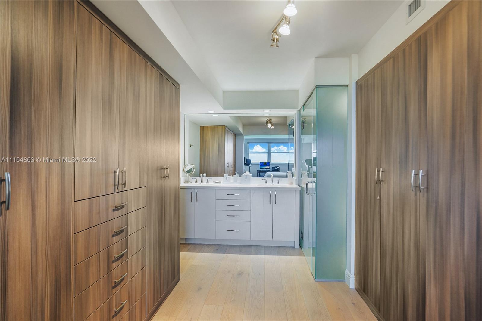 KEY BISCAYNE COMMODORE CL - Residential