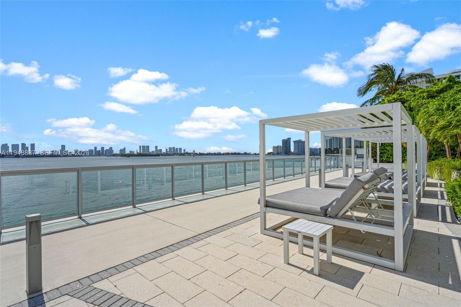MIRADOR 1000 CONDO - Residential