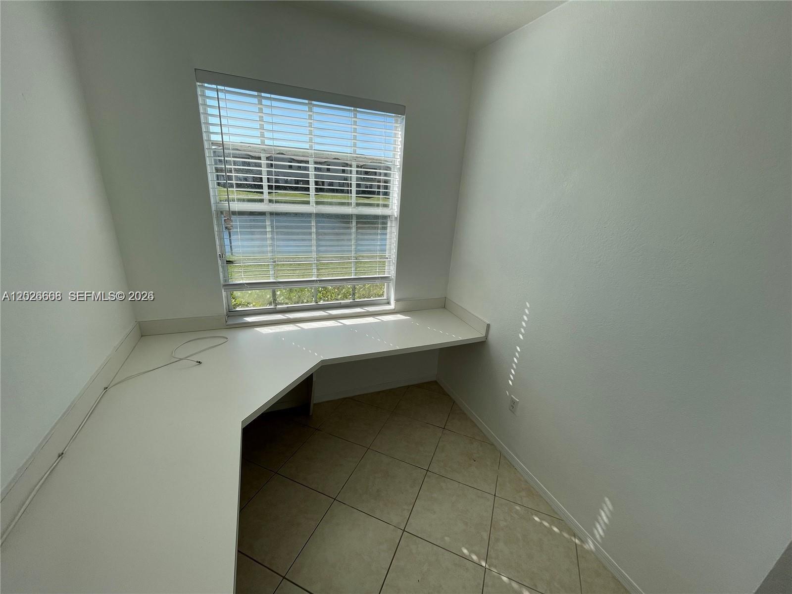 BANYAN BAY CONDO - Residential Lease