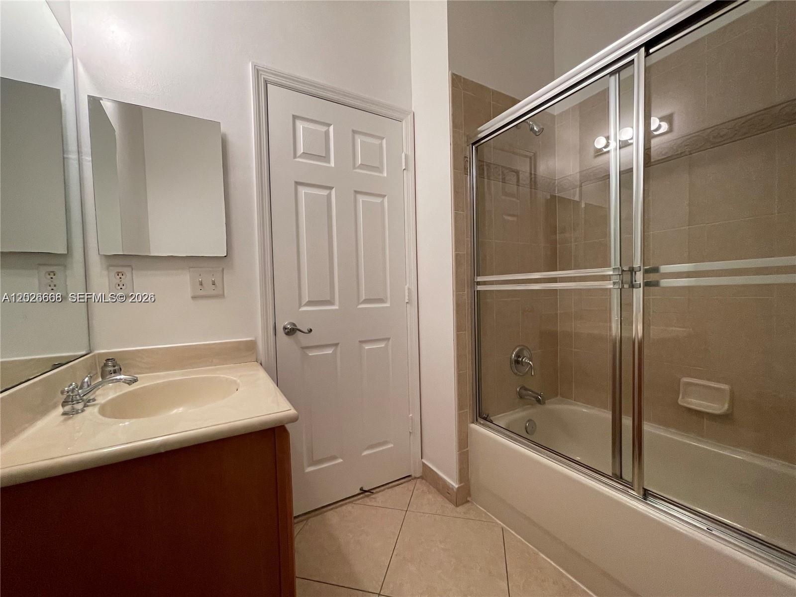 BANYAN BAY CONDO - Residential Lease