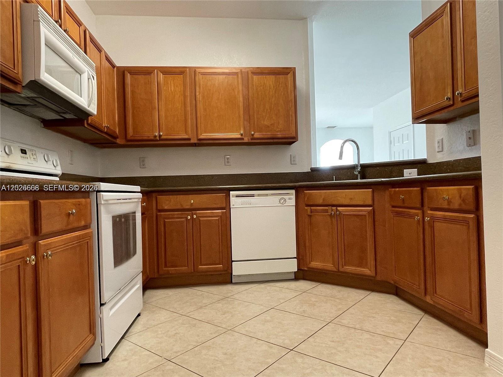 BANYAN BAY CONDO - Residential Lease