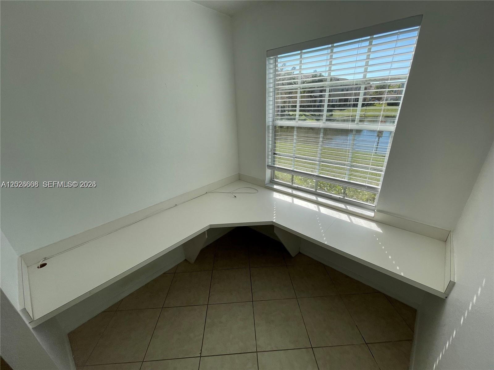 BANYAN BAY CONDO - Residential Lease