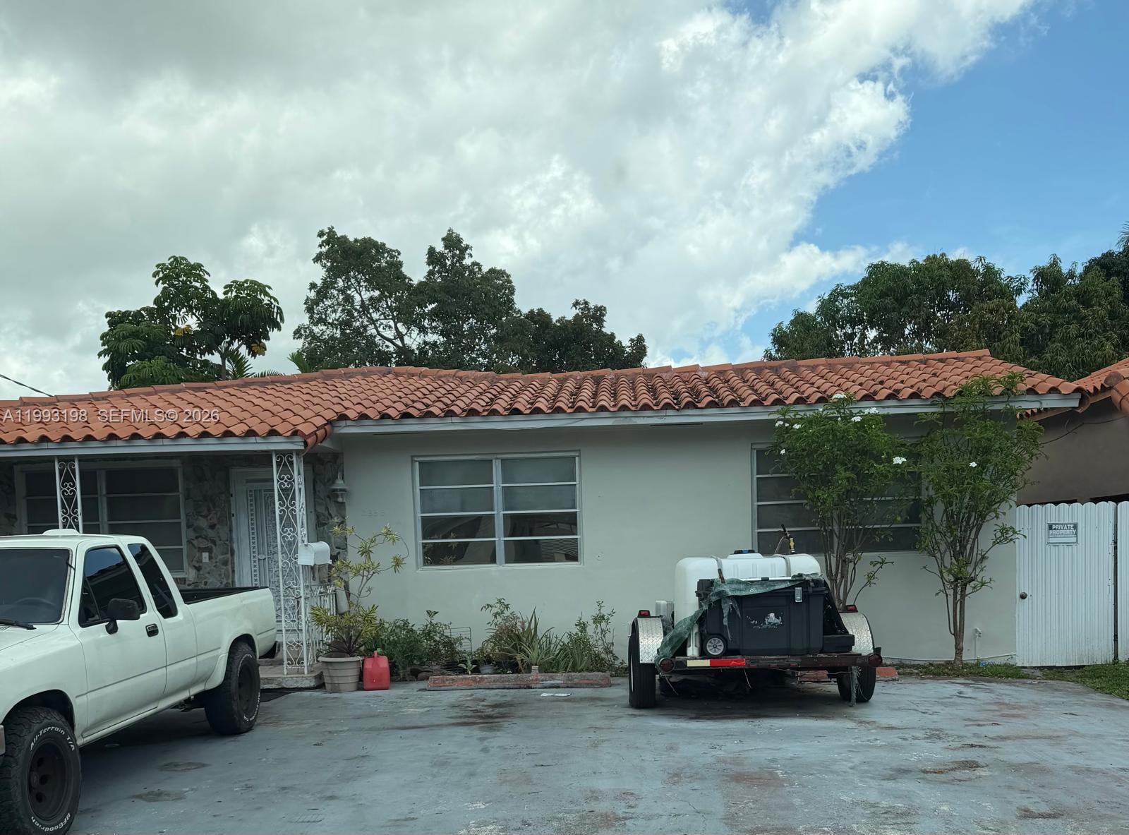 Income-producing single-family residence located in the highly desirable Little Havana area! This property is just minutes from River Landing Mall, Miami International Airport, Brickell, Marlins Stadium, hospitals, shopping, dining, and more.The home features 7 bedrooms and 4 bathrooms, currently divided into 3 separate units, offering excellent rental income potential. The main house is a 3 Bed/2 Bath rented at $2,600/month. The back unit 2 Bed/1Bath is rented at $2,000/month, and the side independent unit also 2 Bed/1 Bath generates $1,600/month. All tenants pay their own utilities, maximizing net income.
Due to its prime location, the property is also close to Downtown Miami, the beaches, Calle Ocho, and top-rated schools—making it even more attractive for both tenants and future appreciation.
Great opportunity for investors or owner-occupants looking to generate strong cash flow in a prime location!
