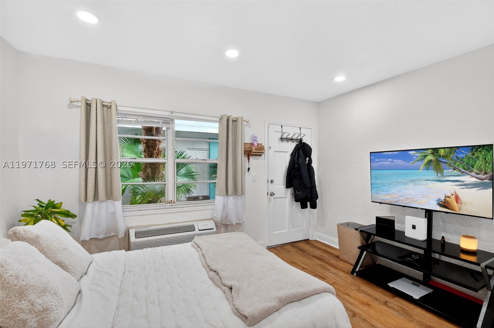 MERIDIAN COURT CONDO - Residential