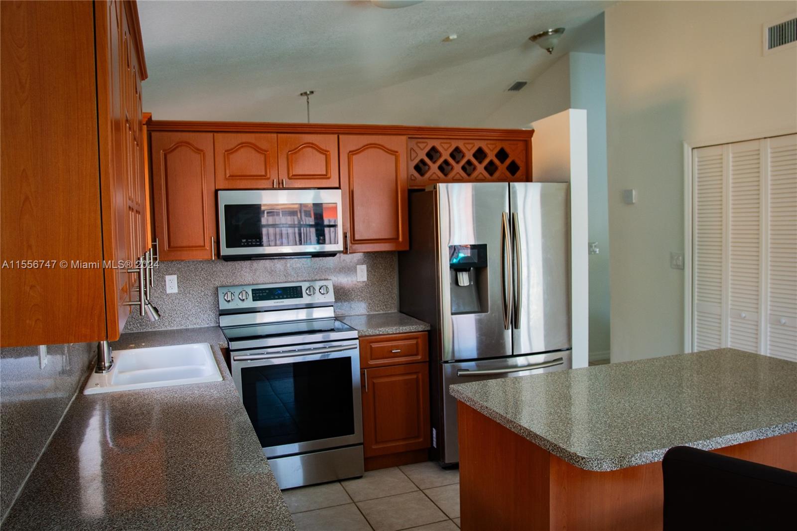 KENDALL FAMILY ESTATES PH - Residential Lease