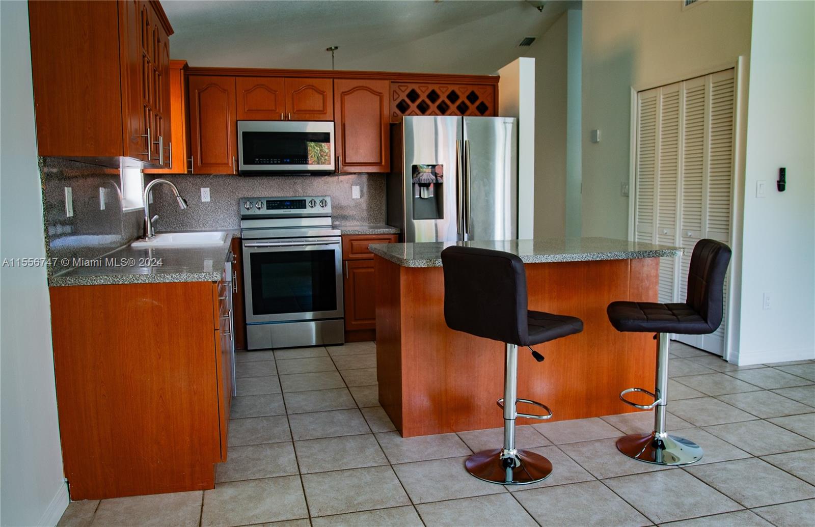 KENDALL FAMILY ESTATES PH - Residential Lease