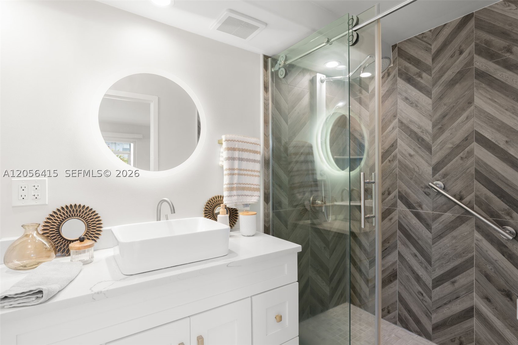 KINGS POINT SAXONY CONDOS - Residential
