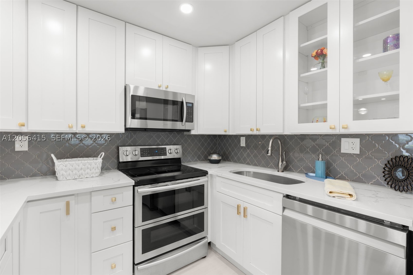 KINGS POINT SAXONY CONDOS - Residential