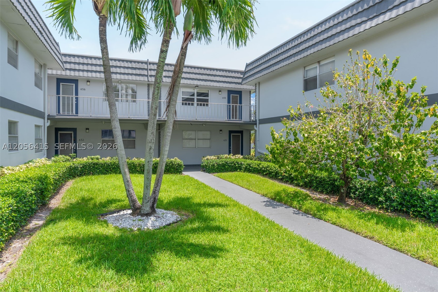 KINGS POINT SAXONY CONDOS - Residential