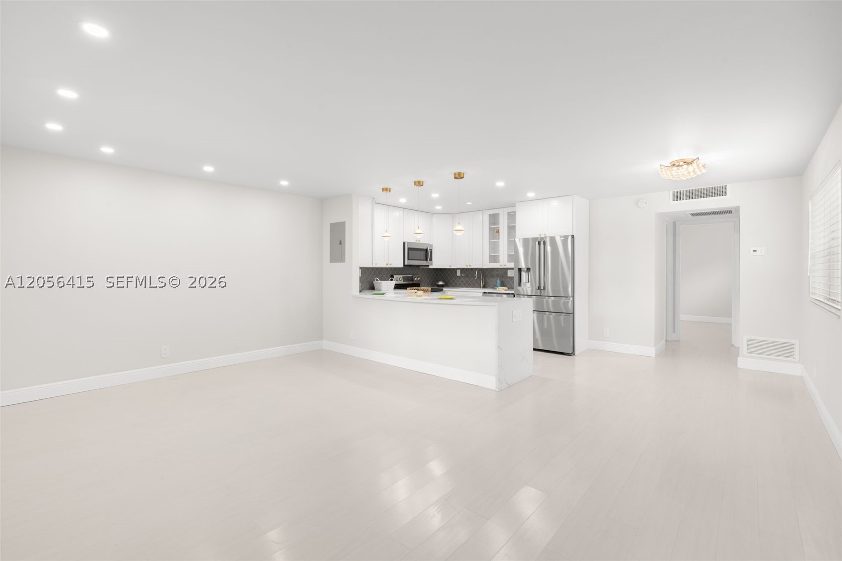 KINGS POINT SAXONY CONDOS - Residential