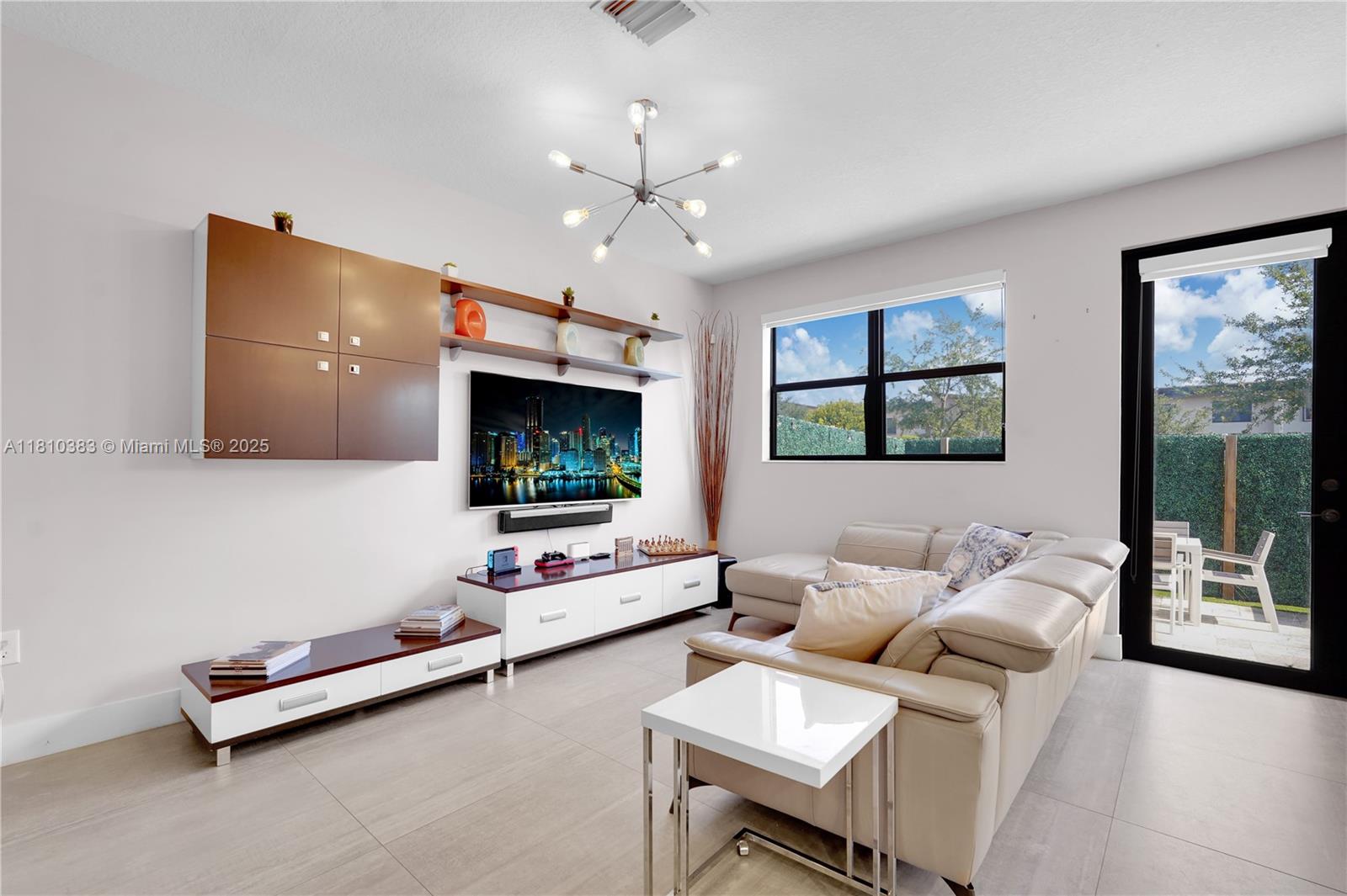 GRAND BAY SOUTH TOWNHOMES - Residential Lease