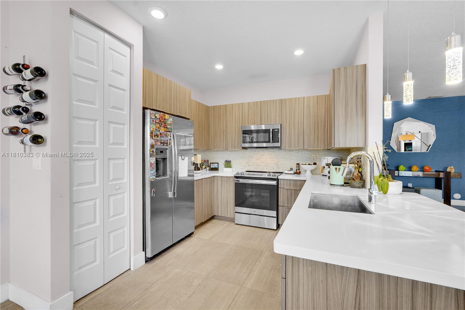 GRAND BAY SOUTH TOWNHOMES - Residential Lease