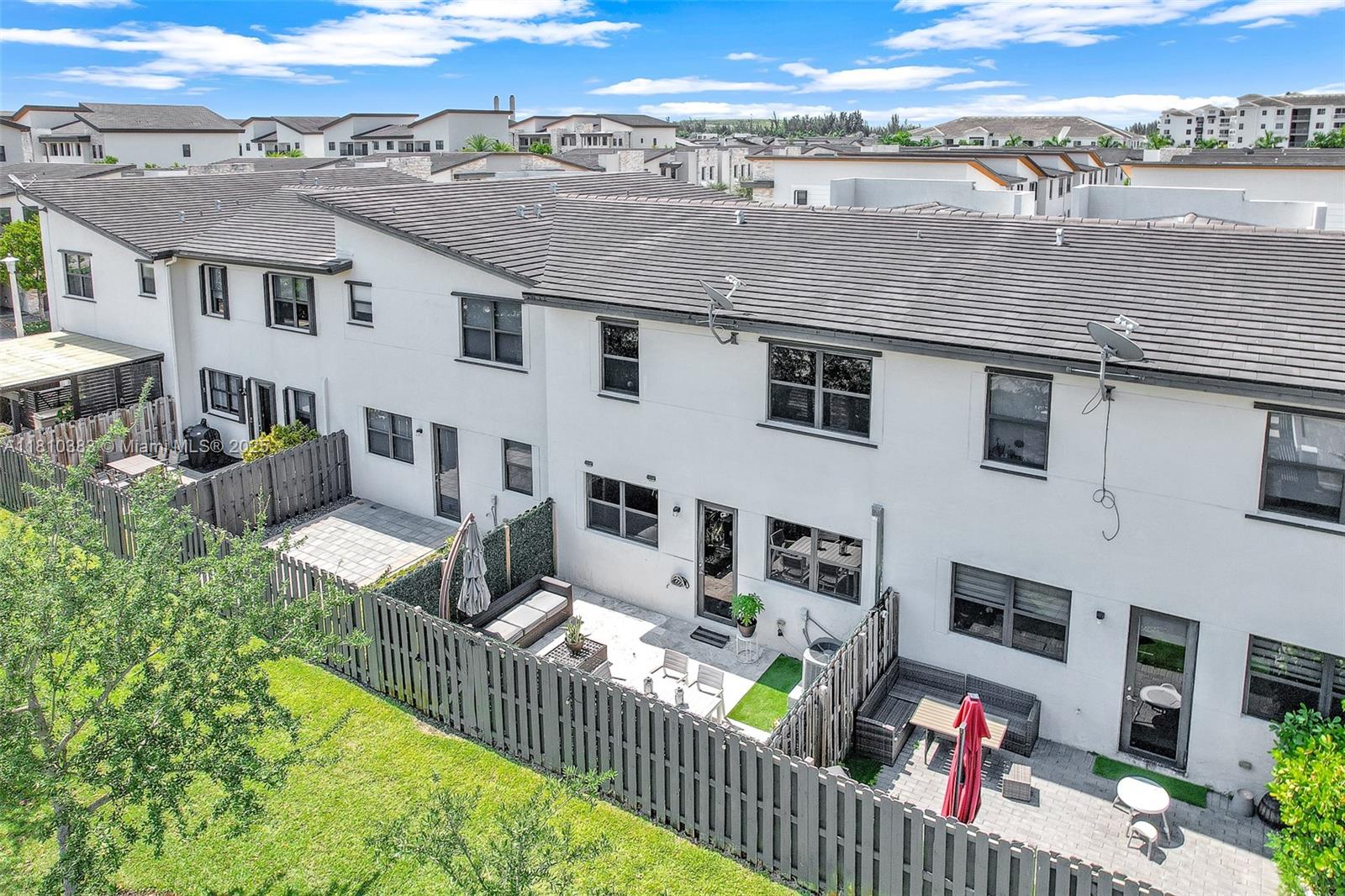 GRAND BAY SOUTH TOWNHOMES - Residential Lease