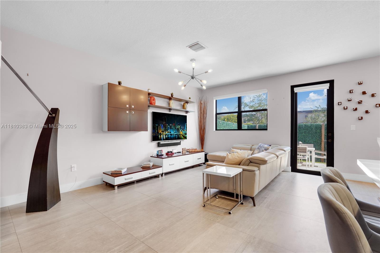 GRAND BAY SOUTH TOWNHOMES - Residential Lease
