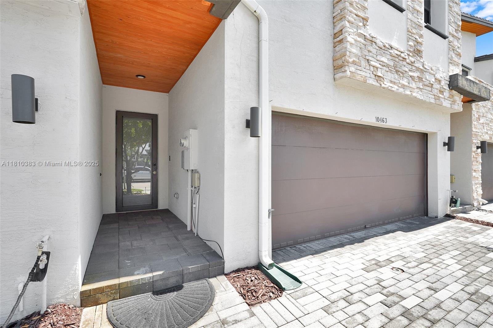 GRAND BAY SOUTH TOWNHOMES - Residential Lease