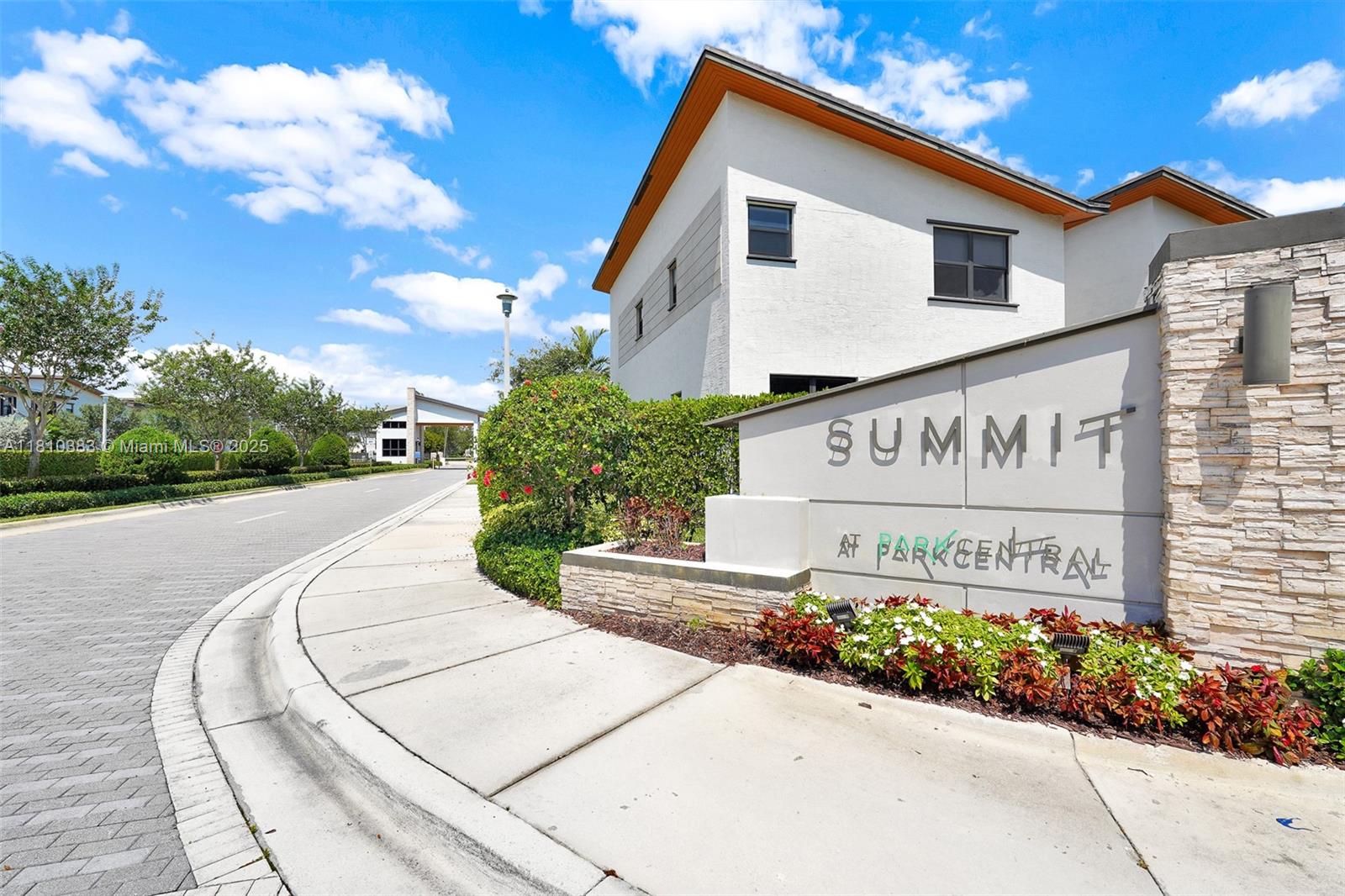 GRAND BAY SOUTH TOWNHOMES - Residential Lease