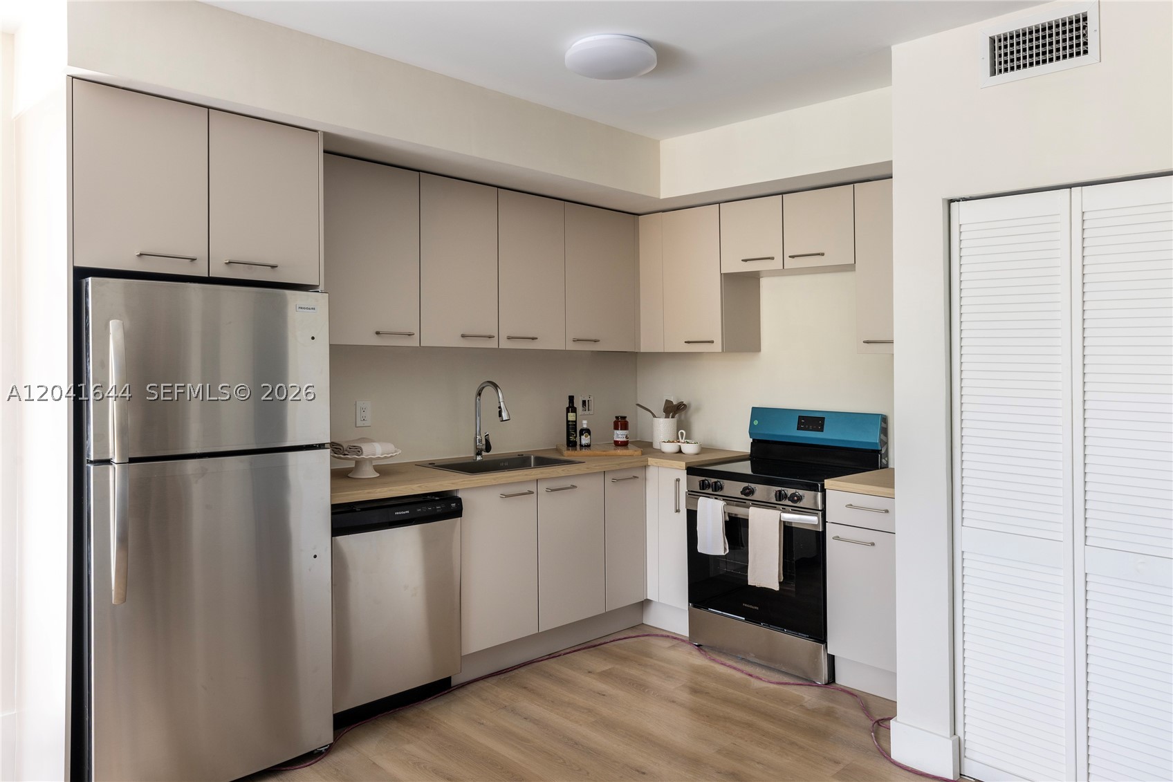 GARDEN CITY - Residential Lease