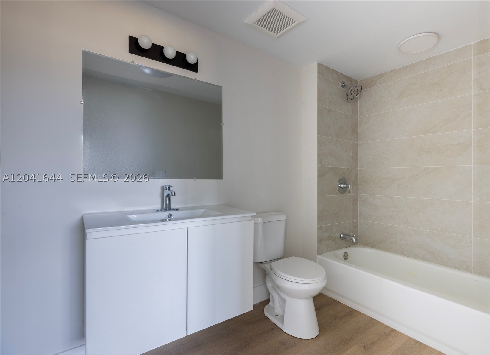 GARDEN CITY - Residential Lease