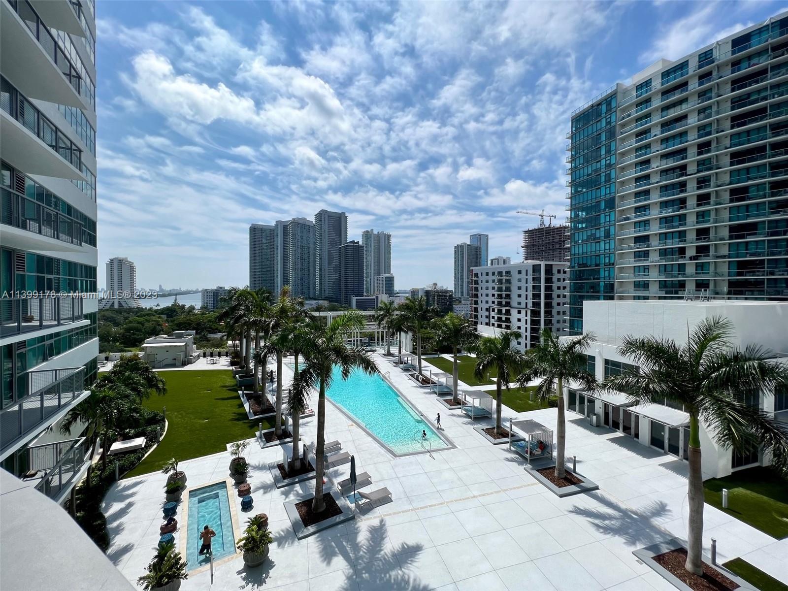 Beautiful 1 Bedroom/ 1.5 Bath, Freshly painted at Four Midtown. Views to Bay and Pool. European kitchen, stainless steel appliances, Prime location, close to restaurants, shops, Wynwood , design district. Amenities include pool, fitness center, steam room, bbq grill.