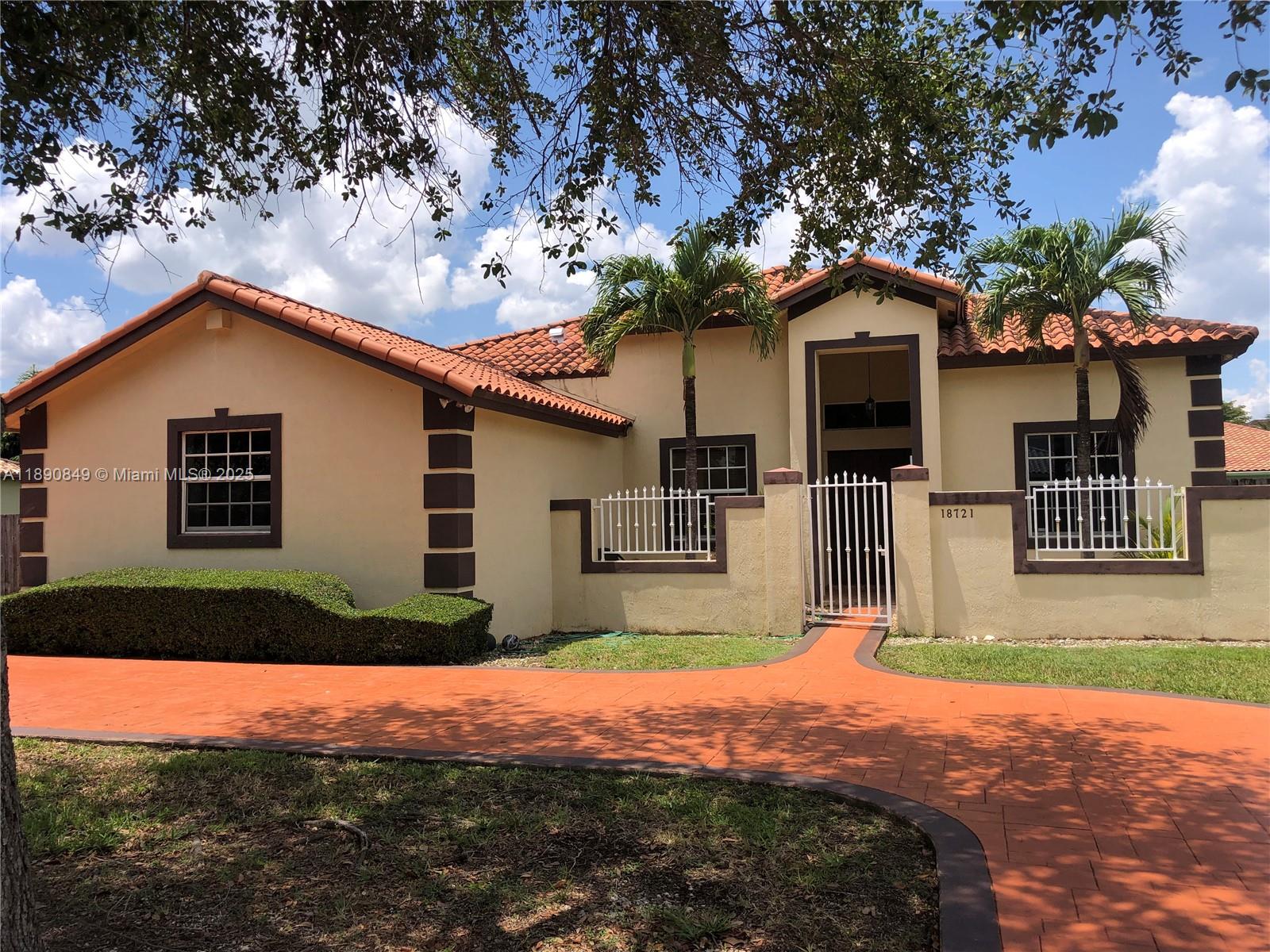 REDLANDS COLONIAL ESTATES - Residential Lease