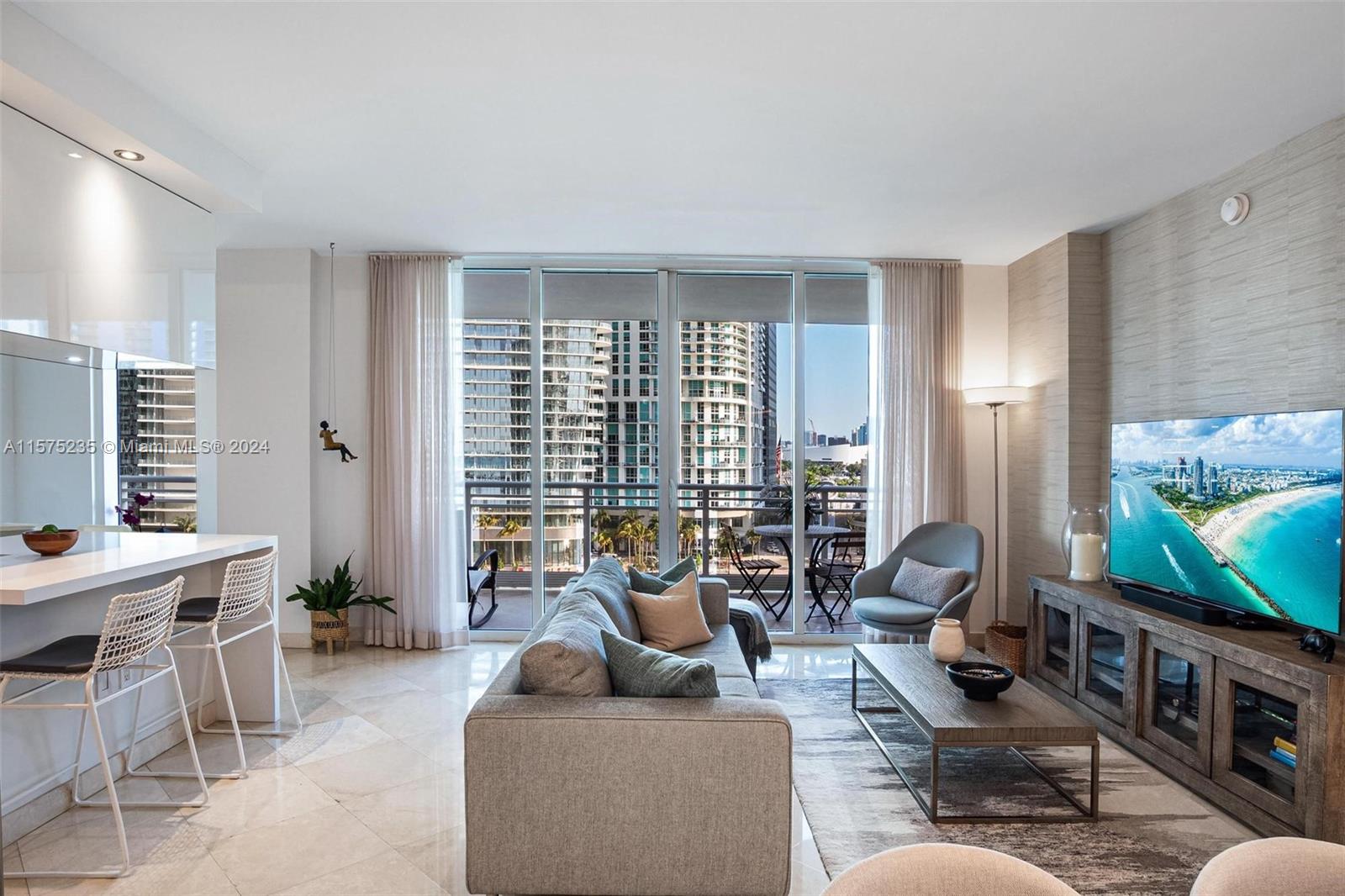 CARBONELL CONDO - Residential