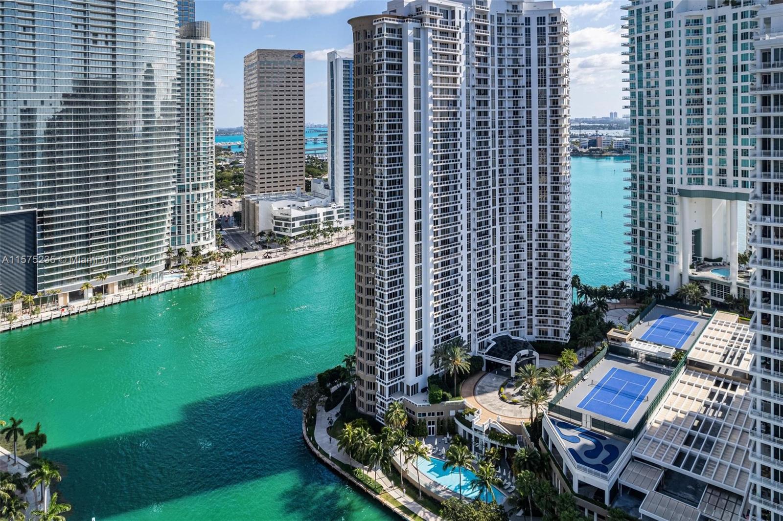 CARBONELL CONDO - Residential