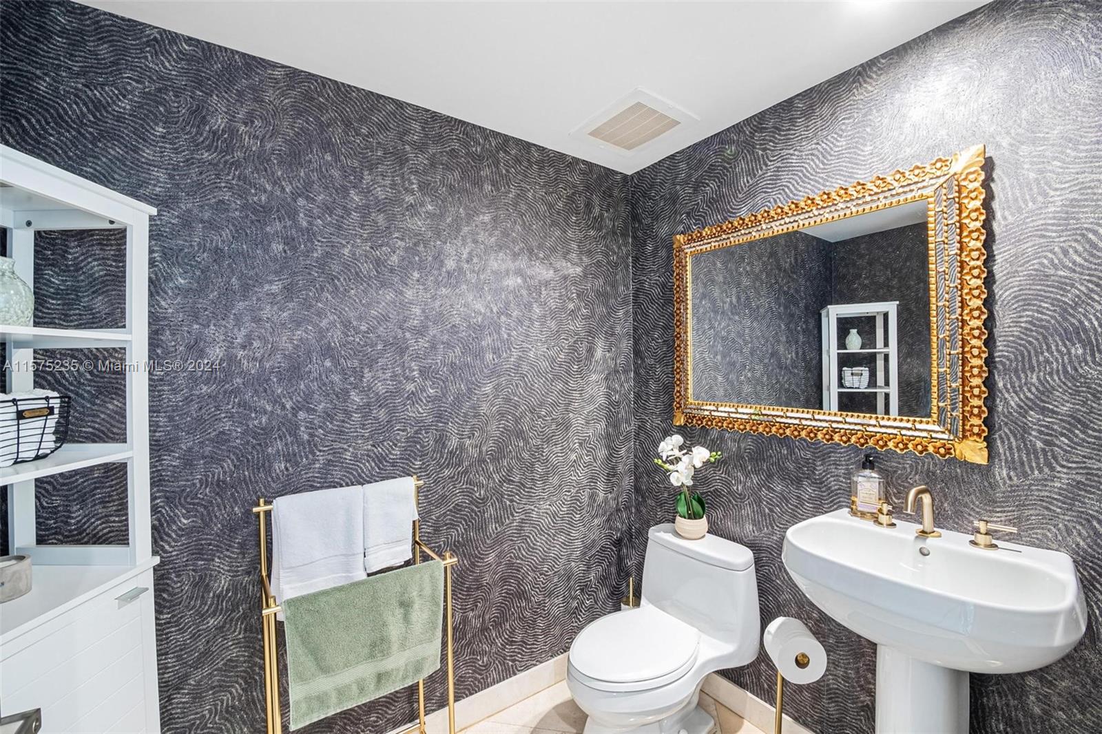 CARBONELL CONDO - Residential