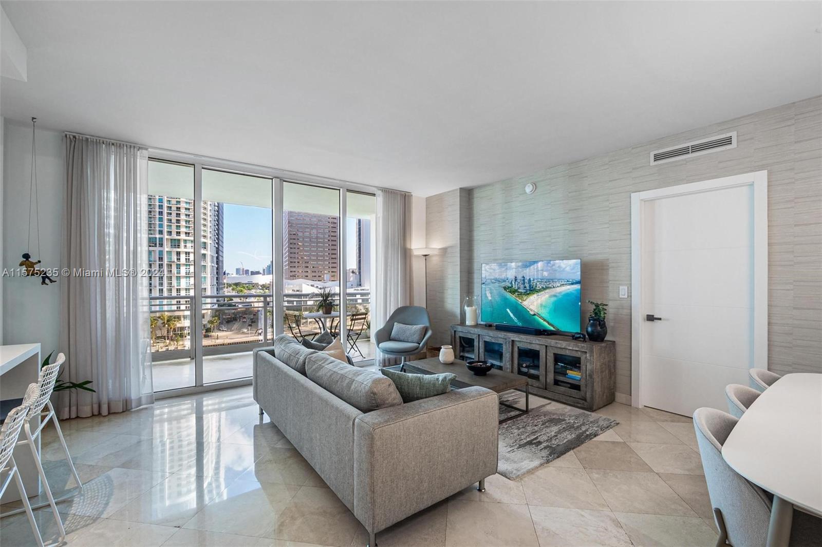 CARBONELL CONDO - Residential