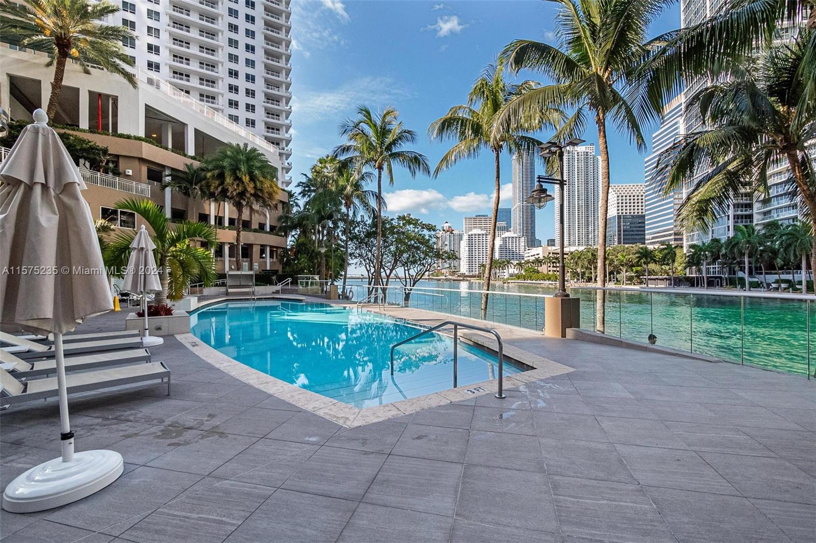 CARBONELL CONDO - Residential
