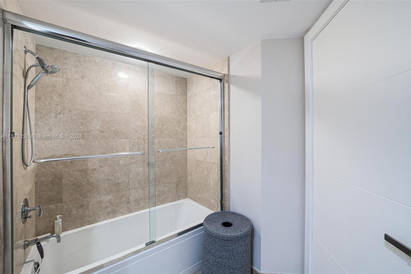 CARBONELL CONDO - Residential