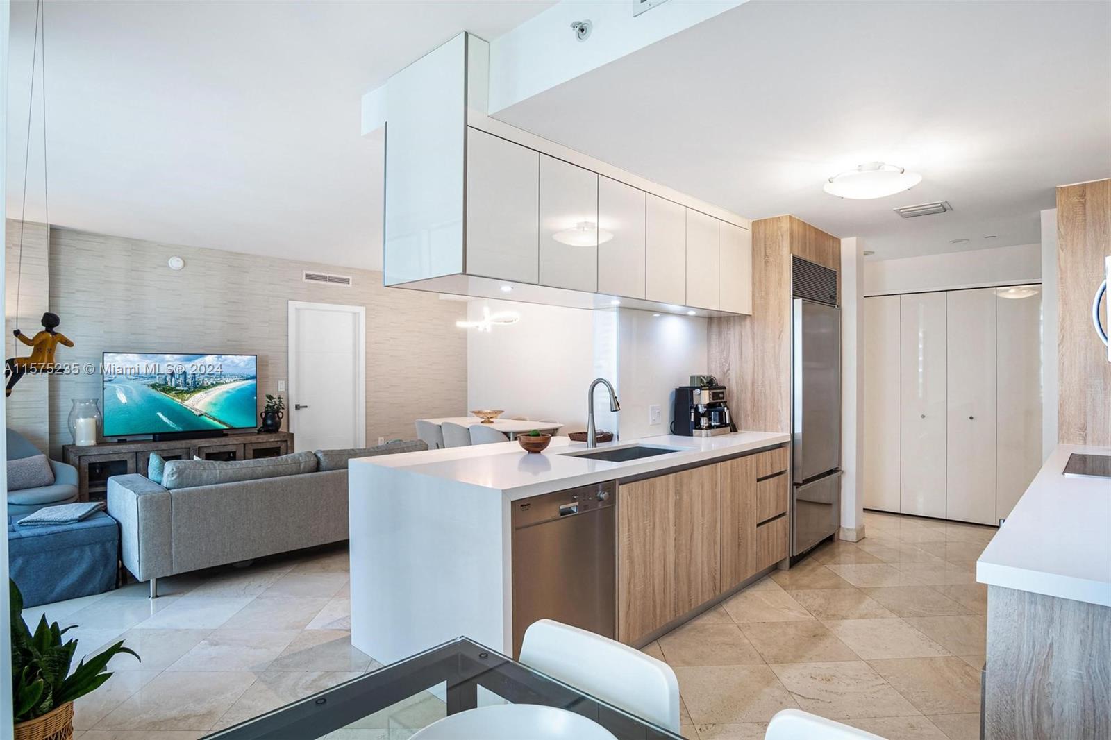 CARBONELL CONDO - Residential