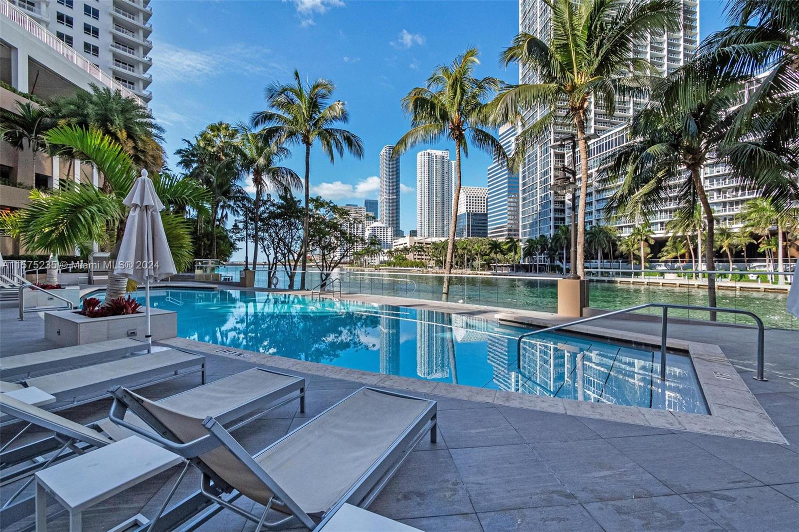 CARBONELL CONDO - Residential