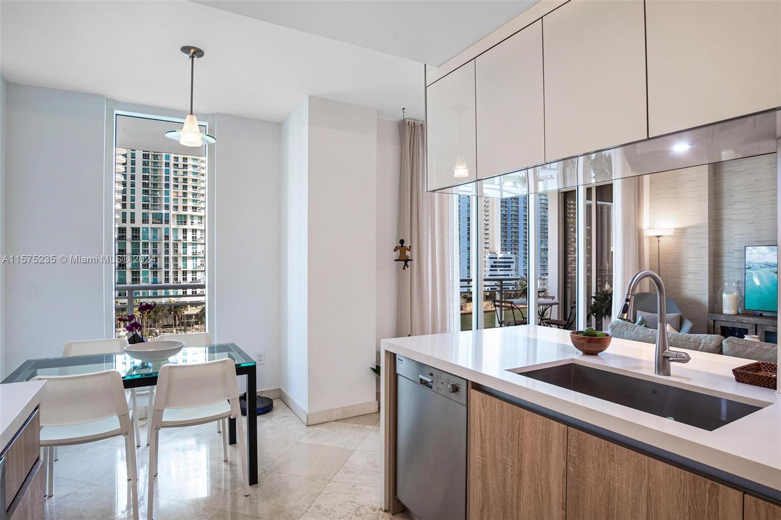 CARBONELL CONDO - Residential