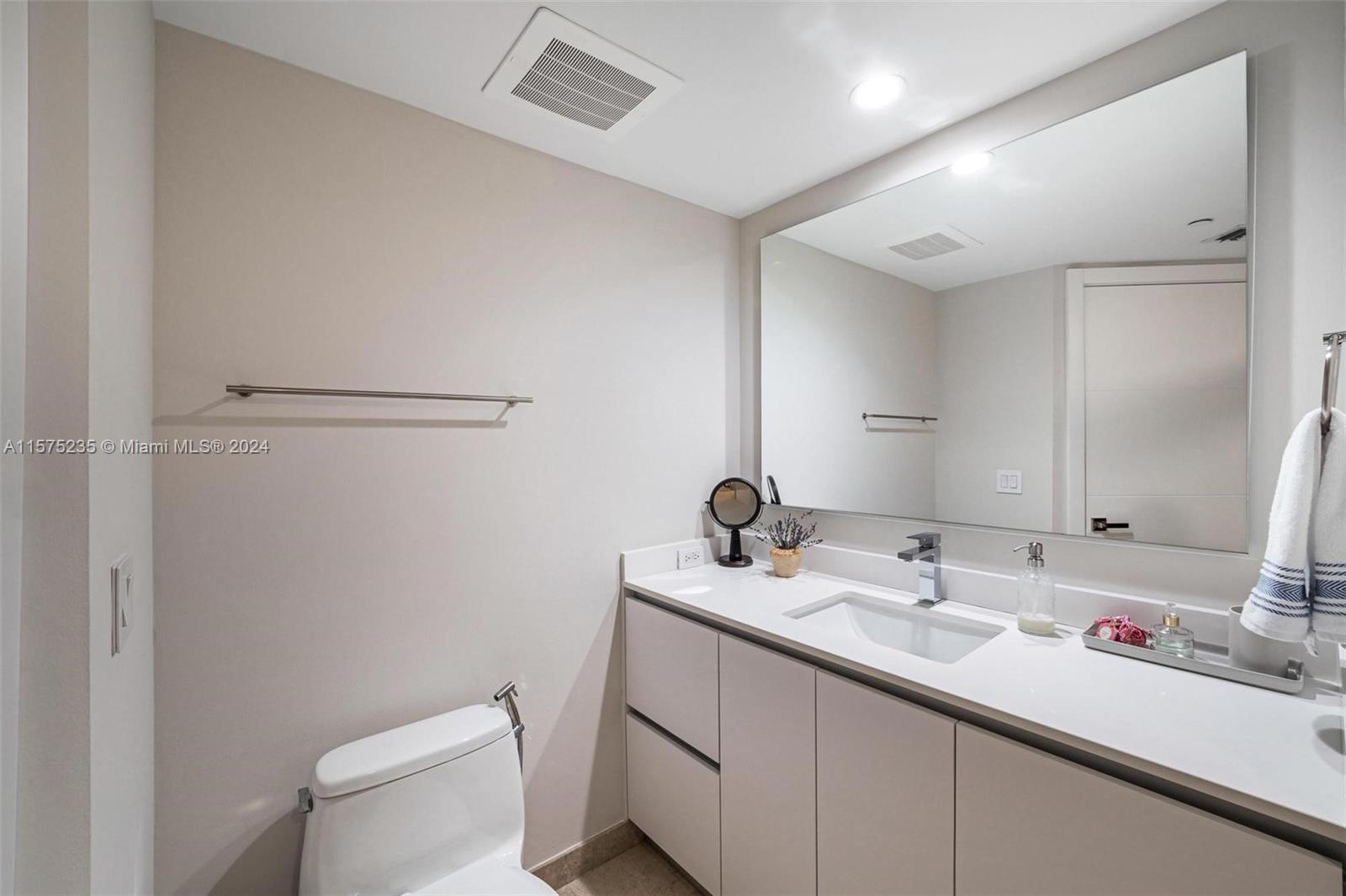 CARBONELL CONDO - Residential