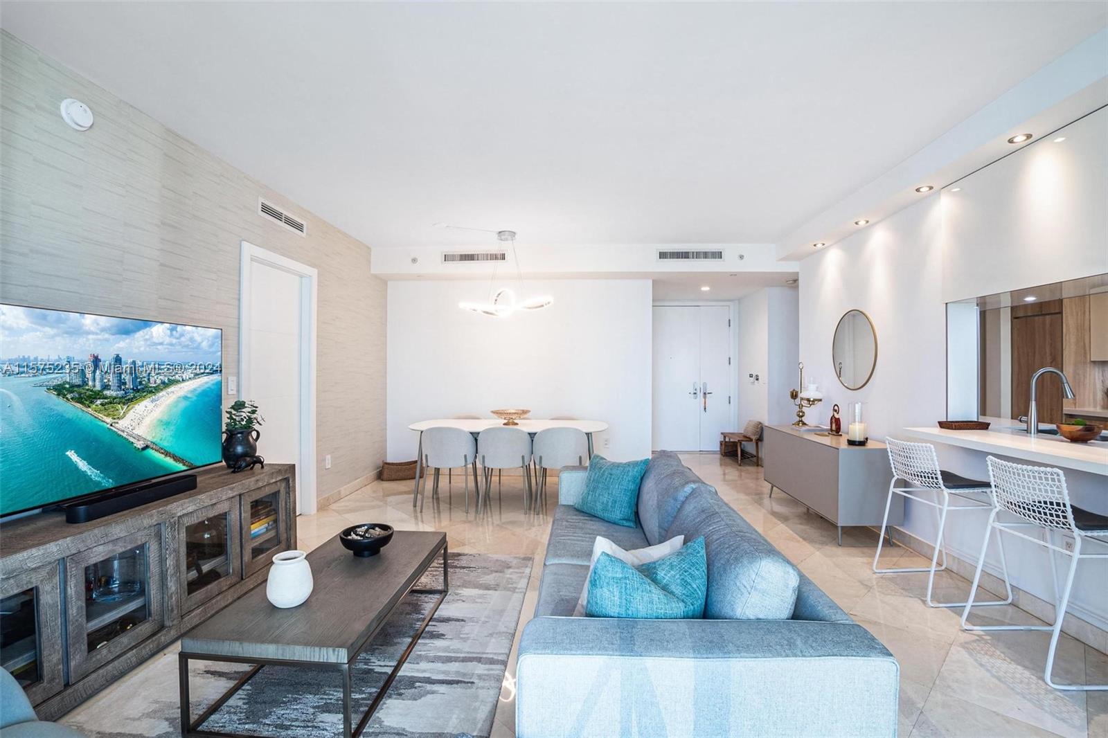 CARBONELL CONDO - Residential