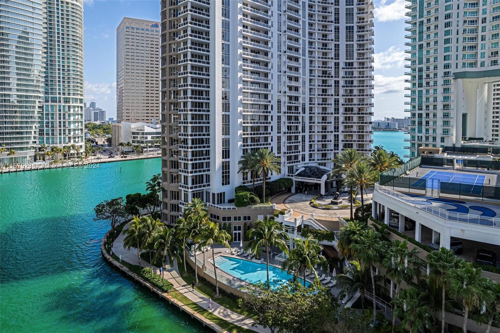 CARBONELL CONDO - Residential